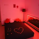 Apartment Lovers' Nest - Rom