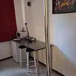 Apartment Lovers' Nest - Rom
