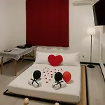 Lovers' Nest - * Rom